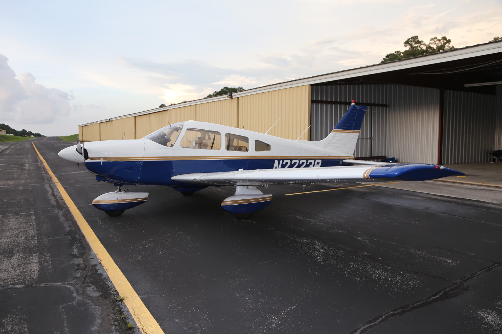 Piper Archer N2223R on the ramp at Chattanooga Metropolitan Airport